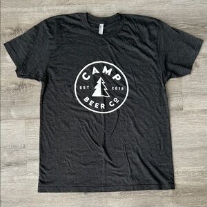 Men’s American Apparel Charcoal Gray Camp Beer Tee size L